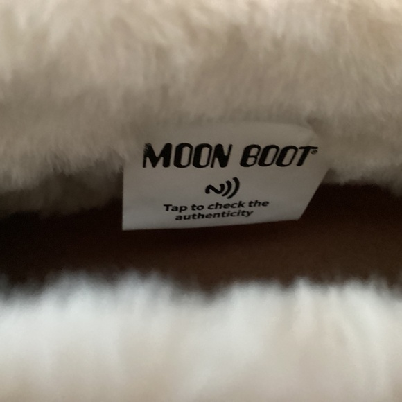 Moon Boot® Luna Low Faux Shearling Lined Boot (Women), size EU 37, $250 - Picture 8 of 15